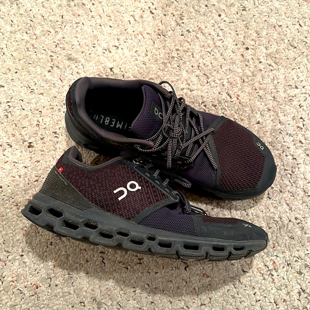 On CloudStratus Shoes 9.5